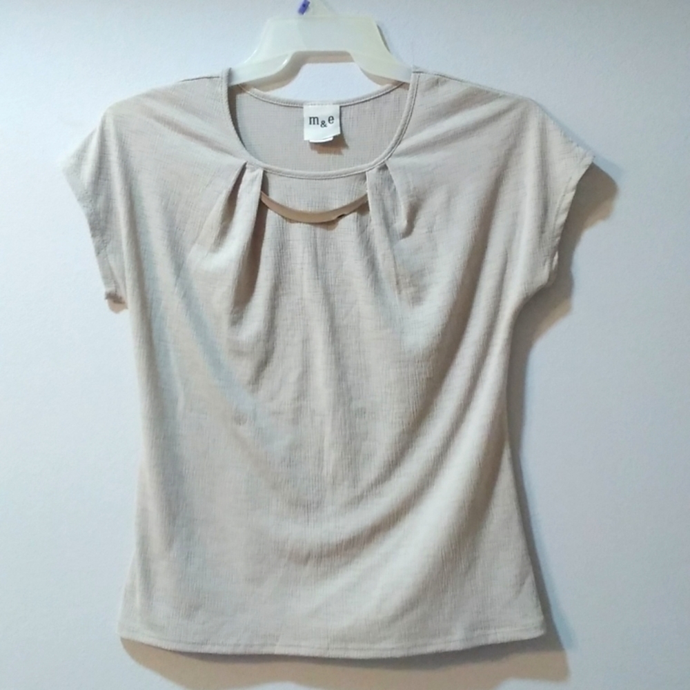 M&E Women's shirt cap sleeve faux necklace medium
